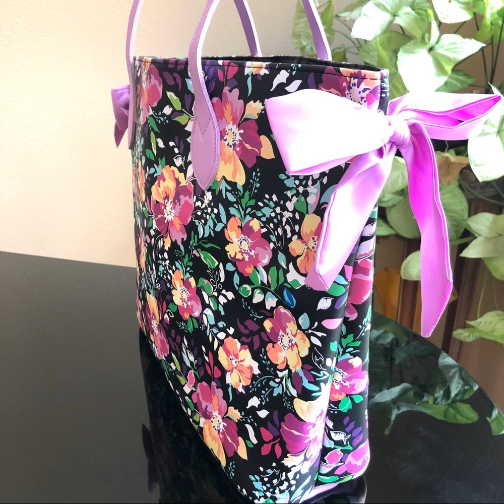 Simply Spring Floral Tote NWT, Magnetic Closure - Picture 6 of 8